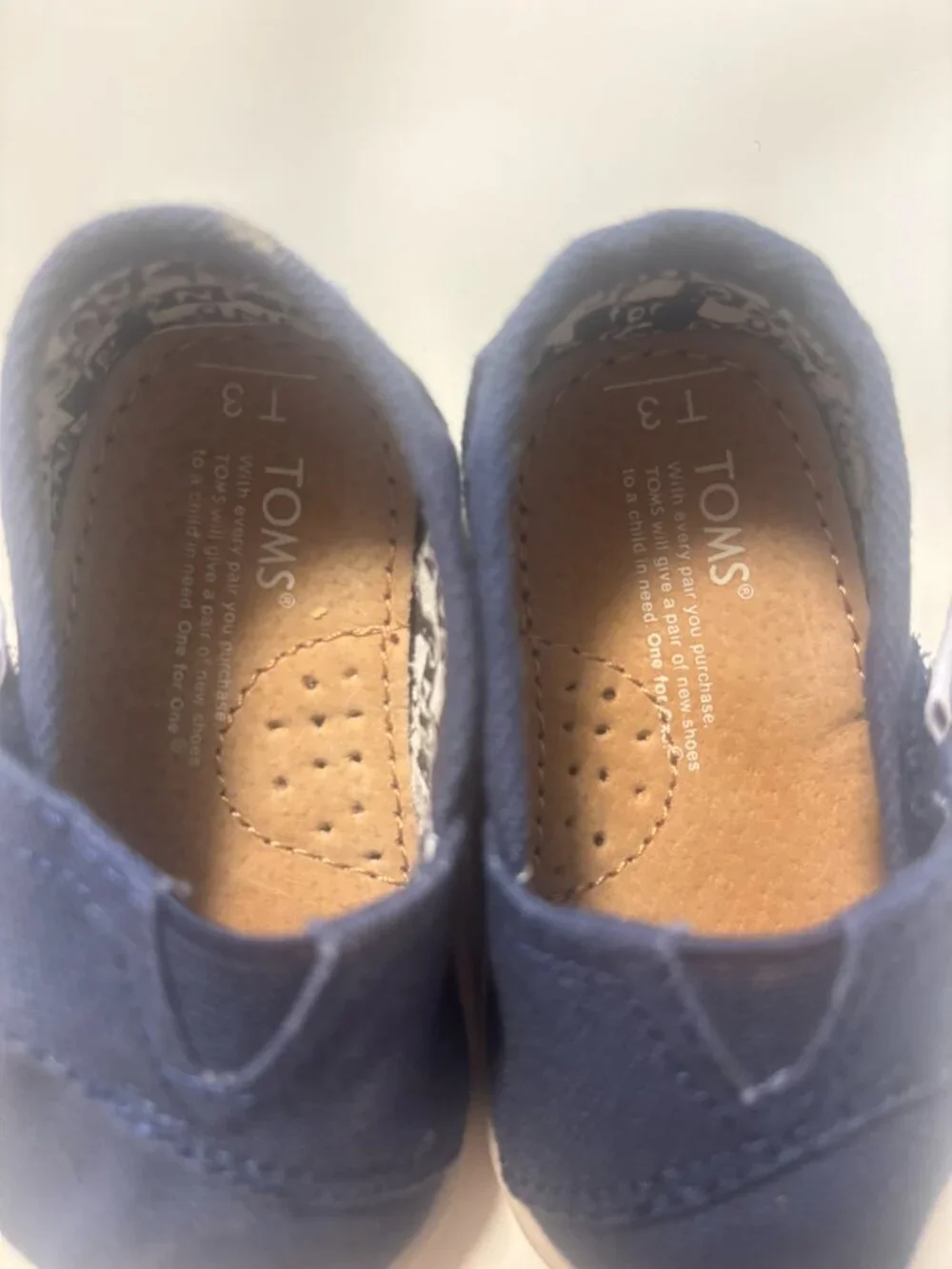TOMS Classic Navy Canvas Shoes Size T3